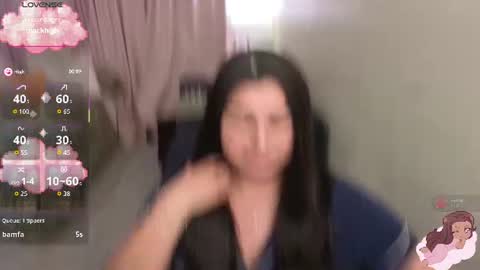 Snapshot of honey_tia chatting on June 12, 2026, 2:43 am Tia online show from June 12, 2026, 2:43 am