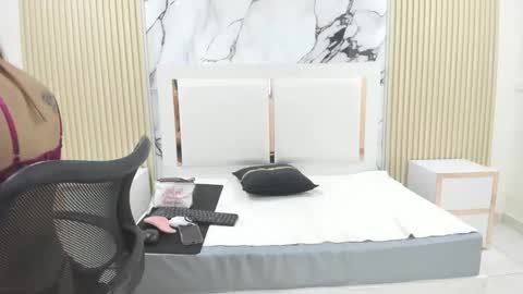 honeyangelh online show from February 26, 2026, 11:42 am