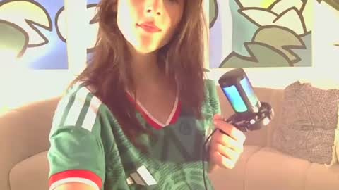 honeybbxx online show from July 2, 2026, 1:49 am