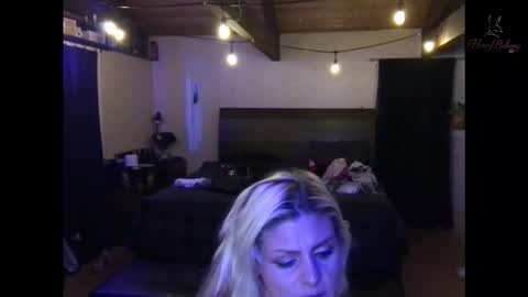 honeybuhnny online show from April 1, 2026, 6:58 am