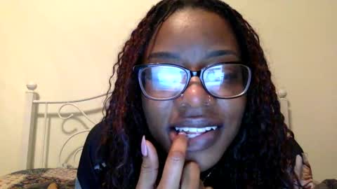 honeybundaniels online show from February 3, 2025, 8:57 am