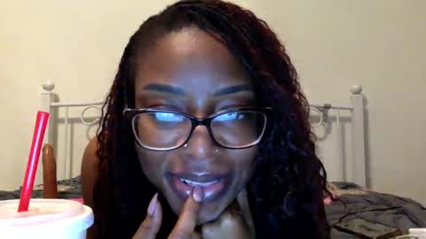 honeybundaniels online show from February 5, 2025, 4:27 am