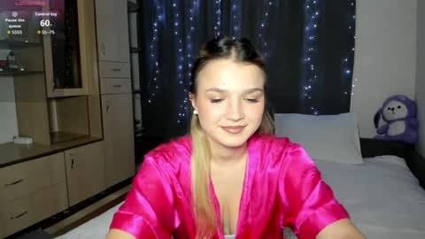 Snapshot of honeybunnyyy_ chatting on April 3, 2026, 7:12 pm HoneyBunny online show from April 3, 2026, 7:12 pm