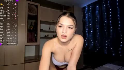 Snapshot of honeybunnyyy_ chatting on April 26, 2026, 7:11 pm HoneyBunny online show from April 26, 2026, 7:11 pm