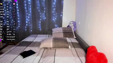 Snapshot of honeybunnyyy_ chatting on April 28, 2026, 7:30 pm HoneyBunny online show from April 28, 2026, 7:30 pm