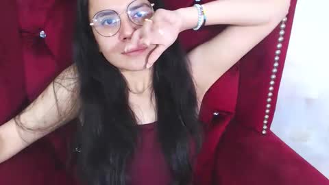 Snapshot of honeybuu_ chatting on November 14, 2025, 1:54 pm Emily online show from November 14, 2025, 1:54 pm