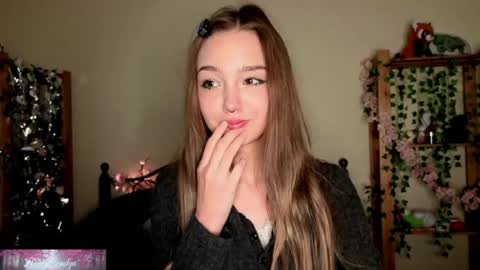Snapshot of honeycomfya chatting on May 18, 2026, 1:06 pm Masha online show from May 18, 2026, 1:06 pm