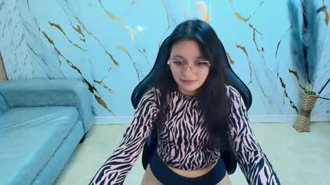 Snapshot of honeydoll_tf chatting on May 8, 2026, 1:16 pm honeydoll_tf online show from May 8, 2026, 1:16 pm