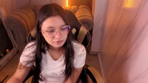 honeydoll_tf online show from June 25, 2026, 12:42 pm