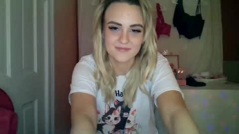 HoneyDrippinBunny online show from February 19, 2025, 5:16 am