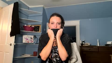 HoneyDrippinBunny online show from June 8, 2026, 2:34 am