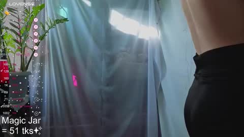 Molly  online show from October 6, 2025, 5:05 am