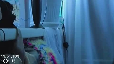 Molly  online show from November 17, 2025, 4:40 am