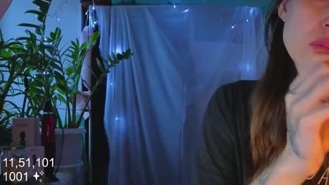 Molly  online show from November 18, 2025, 4:28 am