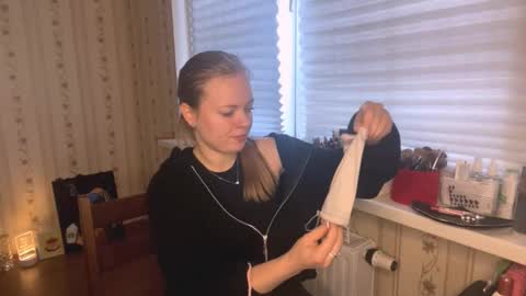 Snapshot of honeyleveston chatting on March 28, 2026, 11:43 am Hello My name is Lola online show from March 28, 2026, 11:43 am