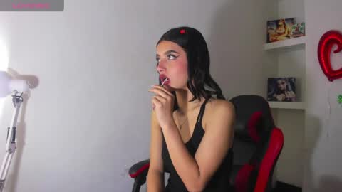 HONEY LUXE online show from April 19, 2026, 4:56 am