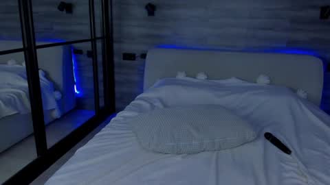 Lily and Michael online show from December 6, 2024, 9:57 pm