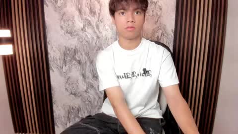 Snapshot of honeymoon_sariel chatting on April 27, 2026, 2:15 pm honeymoon_sariel online show from April 27, 2026, 2:15 pm