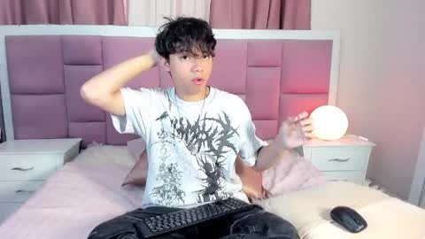 Snapshot of honeymoon_sariel chatting on May 15, 2026, 1:29 pm honeymoon_sariel online show from May 15, 2026, 1:29 pm