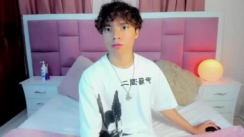 Snapshot of honeymoon_sariel chatting on May 20, 2026, 2:01 pm honeymoon_sariel online show from May 20, 2026, 2:01 pm