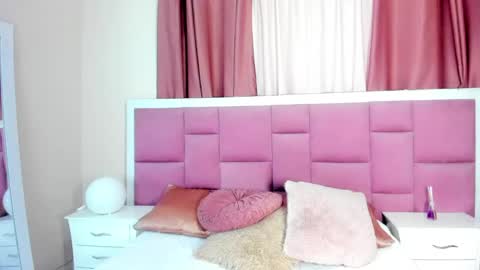 Snapshot of honeymoon_sariel chatting on June 4, 2026, 1:39 pm honeymoon_sariel online show from June 4, 2026, 1:39 pm