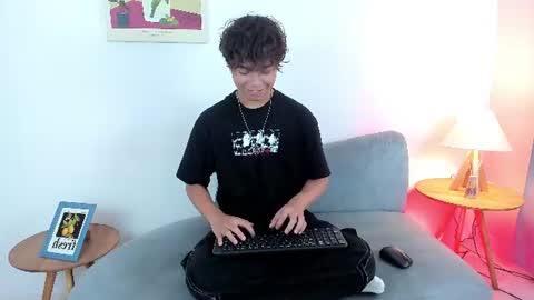 Snapshot of honeymoon_sariel chatting on June 12, 2026, 1:43 pm honeymoon_sariel online show from June 12, 2026, 1:43 pm