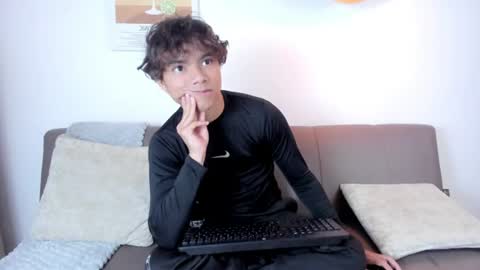 Snapshot of honeymoon_sariel chatting on June 17, 2026, 1:45 pm honeymoon_sariel online show from June 17, 2026, 1:45 pm