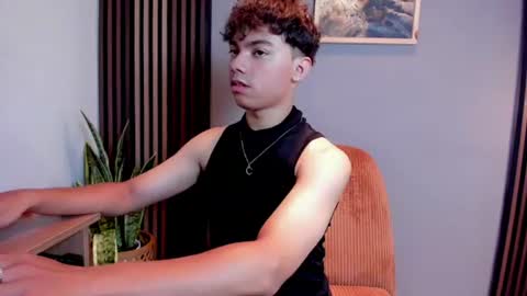 Snapshot of honeymoon_sariel chatting on July 27, 2026, 7:32 pm honeymoon_sariel online show from July 27, 2026, 7:32 pm