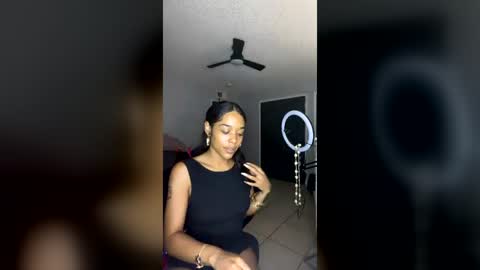Snapshot of honeyrayxx chatting on July 19, 2026, 1:53 am honeyrayxx online show from July 19, 2026, 1:53 am