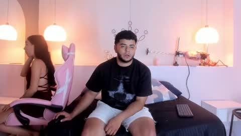 honeytwins online show from July 21, 2026, 4:15 am