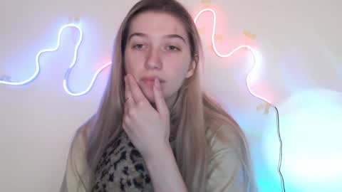 honeyveil online show from March 30, 2026, 9:43 am