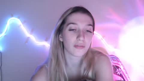 honeyveil online show from April 19, 2026, 3:55 pm