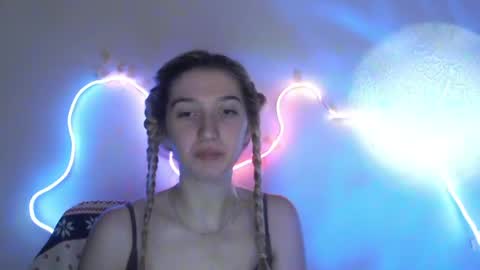 honeyveil online show from June 6, 2026, 3:50 pm