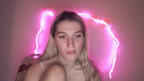 honeyveil online show from July 22, 2026, 9:17 pm
