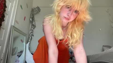 Emi Rose online show from June 3, 2026, 7:41 pm