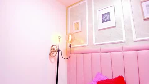 holly online show from December 4, 2025, 8:28 pm