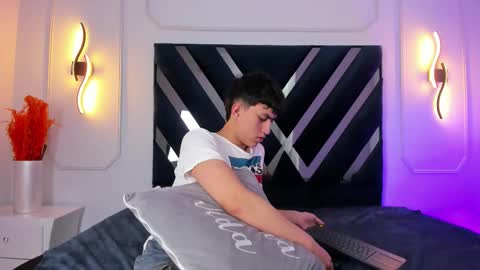 hoot_booys_ online show from February 26, 2026, 8:41 pm