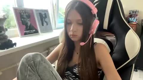 Snapshot of hopegregoria chatting on July 26, 2026, 9:27 am Evet online show from July 26, 2026, 9:27 am