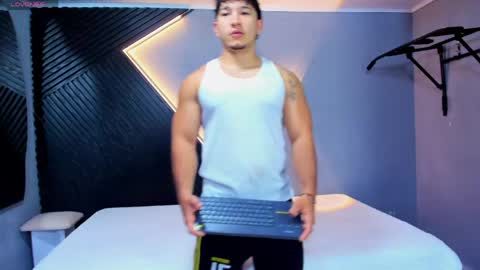 horny_nick18 online show from May 6, 2026, 11:37 am