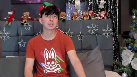 Snapshot of horny_twinks_guys chatting on December 23, 2024, 10:23 pm Alex and Camilo online show from December 23, 2024, 10:23 pm