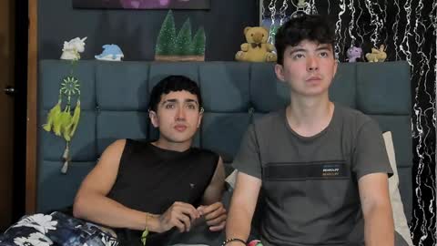 Snapshot of horny_twinks_guys chatting on January 6, 2025, 12:16 am Alex and Camilo online show from January 6, 2025, 12:16 am