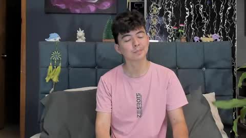 Snapshot of horny_twinks_guys chatting on January 19, 2025, 9:45 pm Alex and Camilo online show from January 19, 2025, 9:45 pm