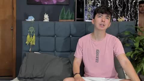 Snapshot of horny_twinks_guys chatting on January 20, 2025, 12:46 am Alex and Camilo online show from January 20, 2025, 12:46 am