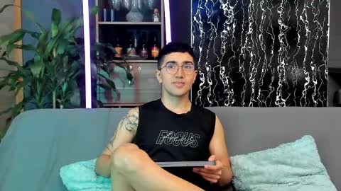 Snapshot of horny_twinks_guys chatting on May 31, 2026, 2:35 pm Alex and Camilo online show from May 31, 2026, 2:35 pm