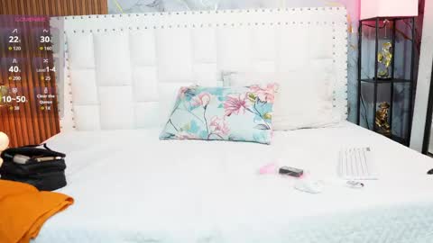 Snapshot of hornybarelylegalgirl chatting on May 18, 2026, 12:00 pm Khloe online show from May 18, 2026, 12:00 pm