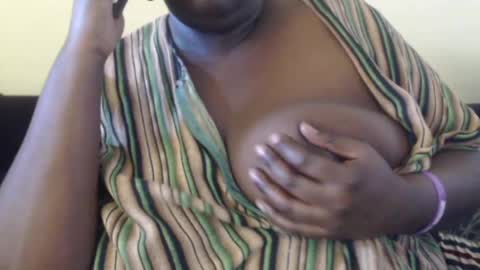 Snapshot of hornybigtitts chatting on January 17, 2025, 12:31 pm monica zain online show from January 17, 2025, 12:31 pm