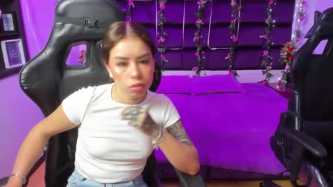 hornyy mom online show from February 5, 2025, 12:17 pm