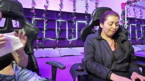 hornyy mom online show from September 12, 2025, 1:11 pm