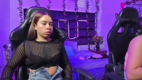 hornyy mom online show from September 16, 2025, 12:50 pm