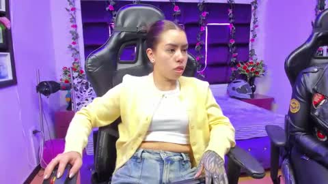 hornyy mom online show from September 20, 2025, 1:23 pm